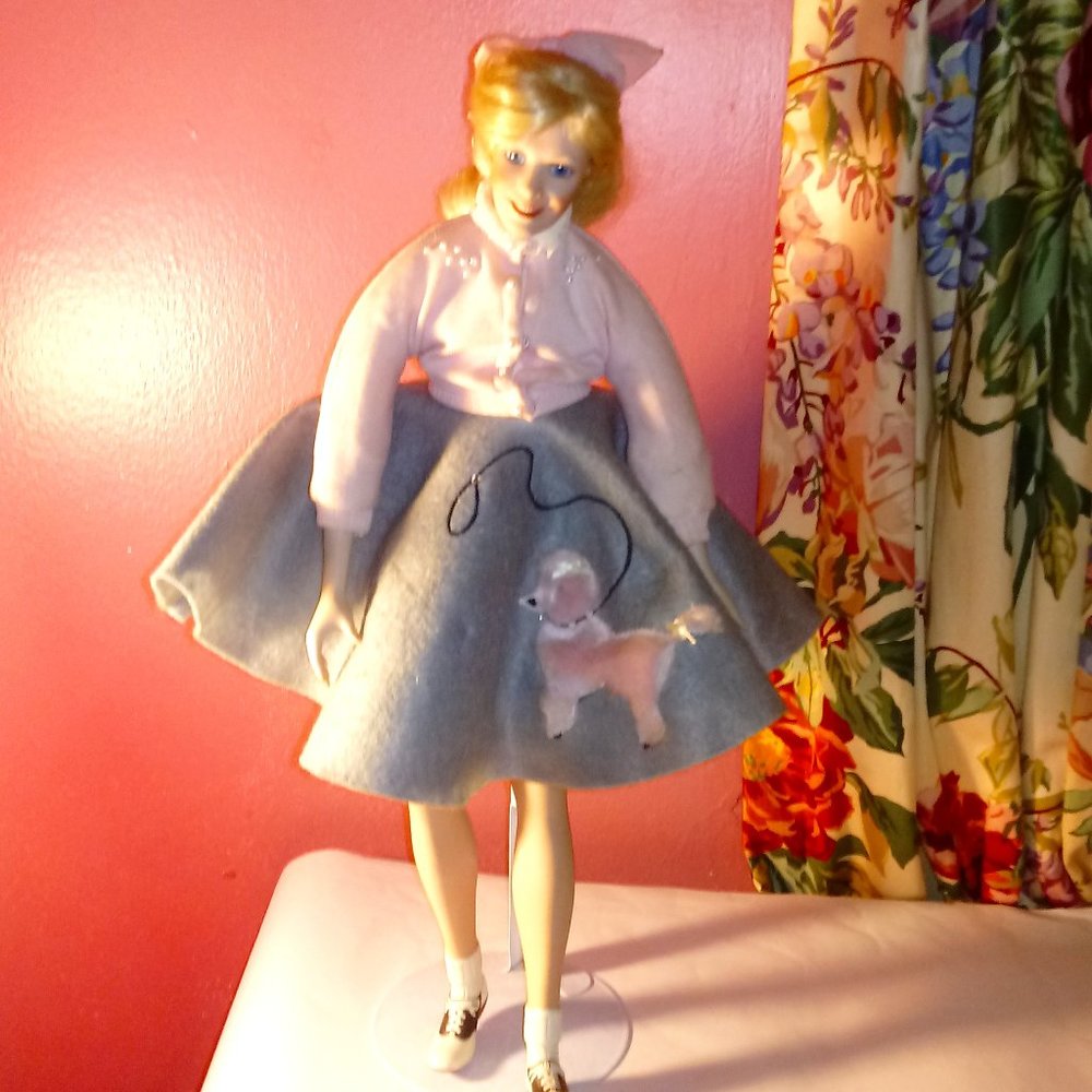 VINTAGE "Peggy Sue" doll from the Knowles Yearbook Memories Collection from 1991